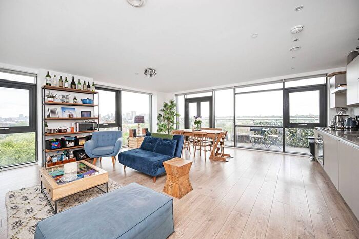 2 Bedroom Flat For Sale In Beechwood Road, Dalston, London, E8