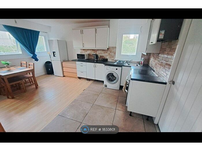 3 Bedroom Flat To Rent In Norton Tower, Birmingham, B1