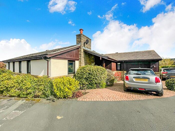 2 Bedroom Detached Bungalow For Sale In Farfield Avenue, Hepworth, HD9