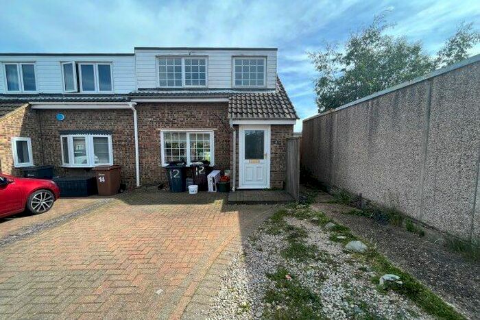 3 Bedroom Property To Rent In Lobelia Close, Chelmsford, CM1