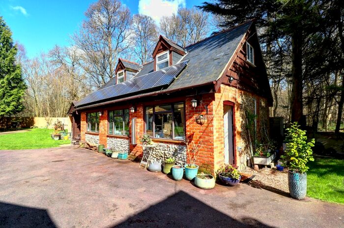 1 Bedroom Flat To Rent In Wycombe Lodge, Penn Street, Buckinghamshire, HP7