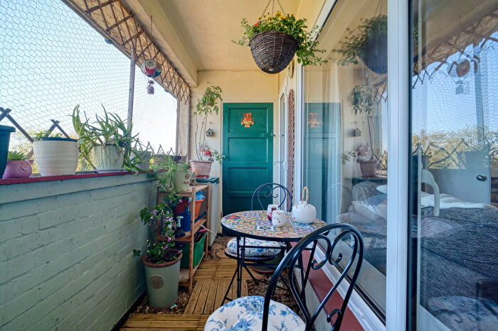 2 Bedroom Flat For Sale In Wye Crescent, Bettws, Newport, NP20