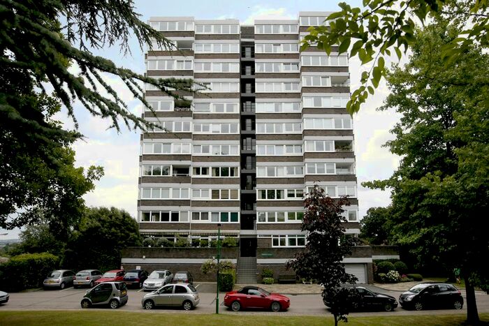 2 Bedroom Flat To Rent In Somerset Road, SW19
