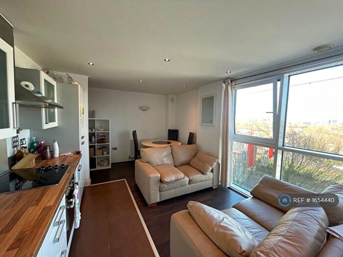 2 Bedroom Flat To Rent In Oceanis Apartments, London, E16