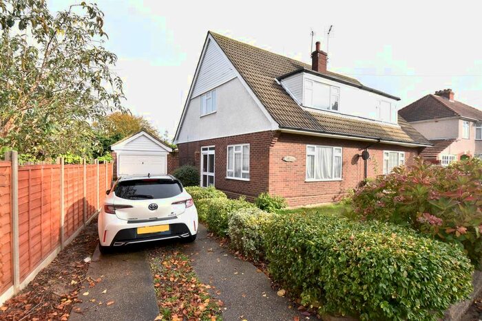 3 Bedroom Semi-Detached House To Rent In Brantwood Road, Bexleyheath, DA7