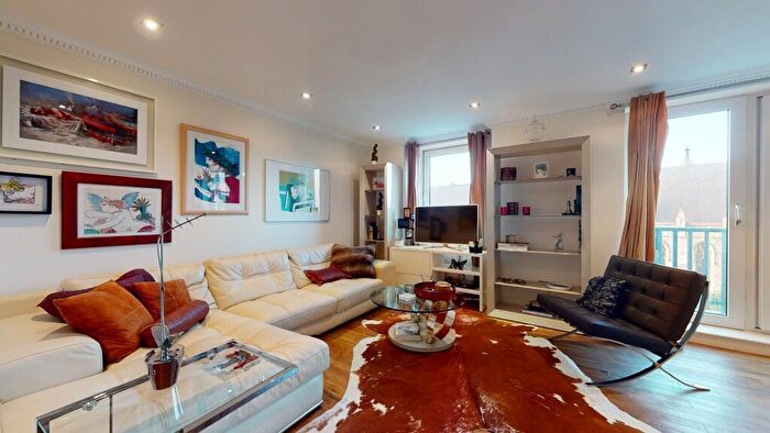 2 Bedroom Flat To Rent In Hayes Place, London, NW1