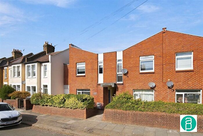 1 Bedroom Flat To Rent In Florence Road, Wimbledon, SW19