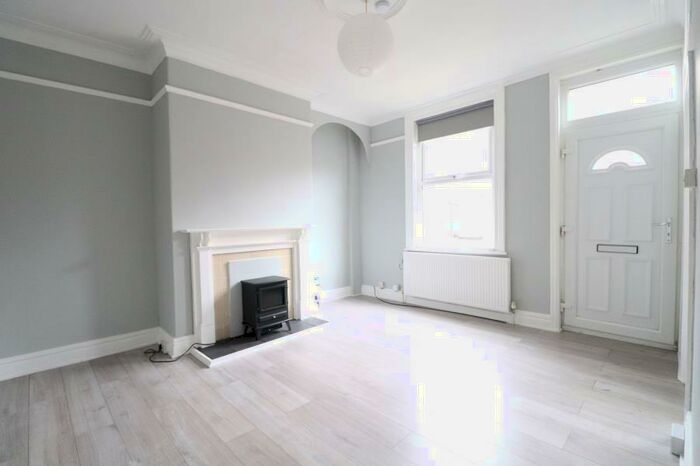 3 Bedroom Terraced House To Rent In Paisley Grove, LS12