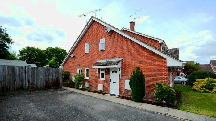 1 Bedroom Terraced House To Rent In Lamorna Crescent, RG31
