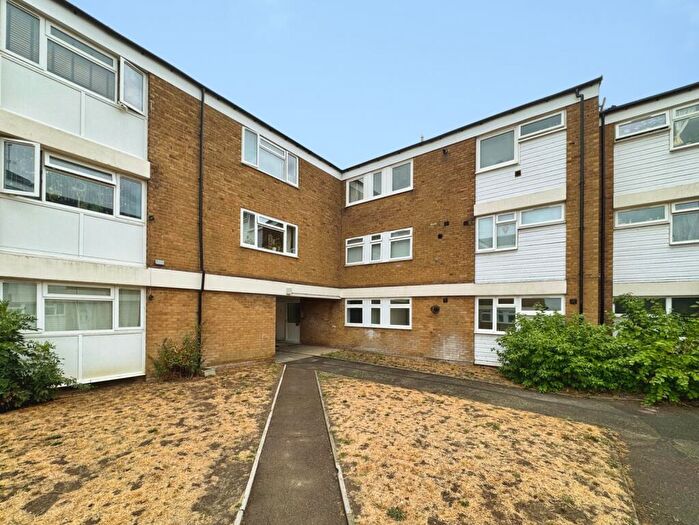 2 Bedroom Apartment For Sale In Wordsworth, Bracknell, Berkshire, RG12