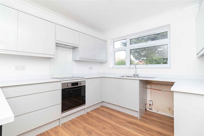 2 Bedroom Flat For Sale In Exmoor Drive, Worthing, BN13