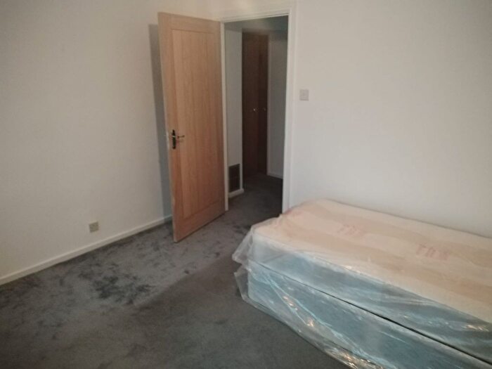 2 Bedroom Flat To Rent In Lindsey Close, Mitcham, CR4