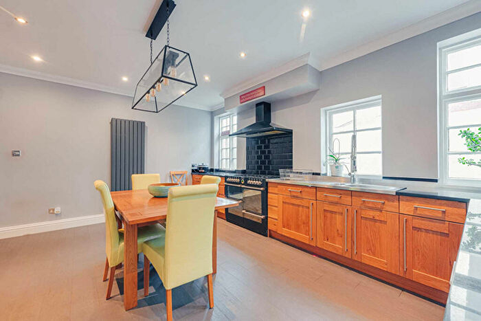 5 Bedroom Detached House For Sale In Crowstone Road, Westcliff-on-sea, SS0
