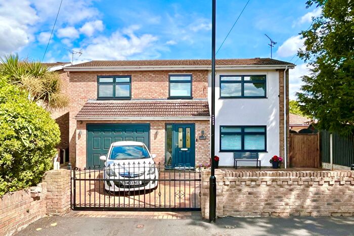 5 Bedroom Detached House For Sale In Elm Close, Barnby Dun, Doncaster, DN3