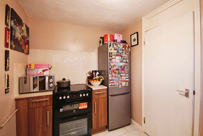 2 Bedroom Flat For Sale In Crown Way, Lillington, Leamington Spa, CV32
