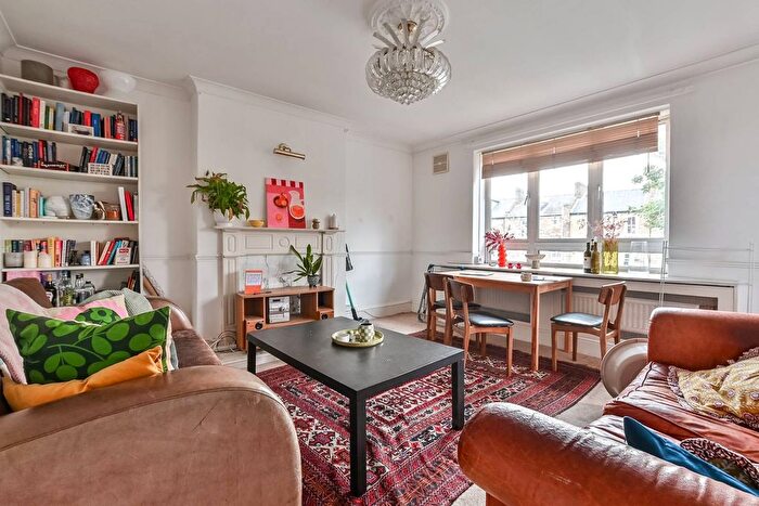 2 Bedroom Flat To Rent In Margarets Grove, Islington, London, N1