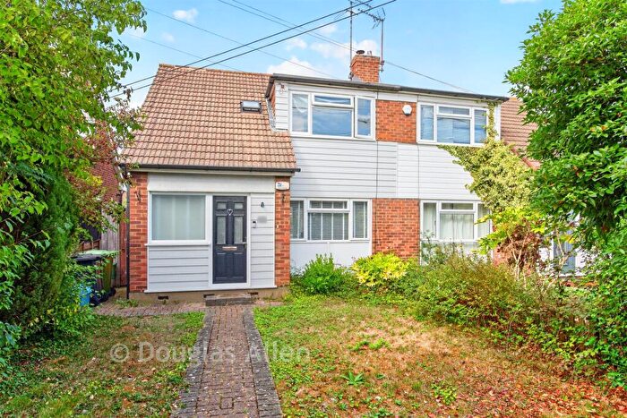 3 Bedroom Semi-Detached House For Sale In London Road, Wickford, Essex, SS12