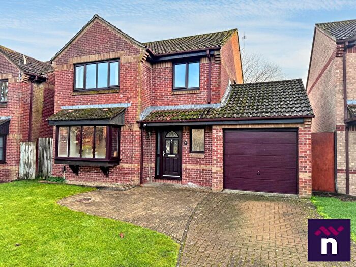 3 Bedroom Detached House For Sale In Canons Close, Warminster, BA12