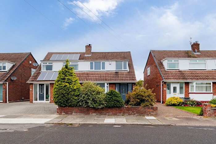 3 Bedroom Semi-detached House For Sale In Chiltern Drive, Newcastle Upon Tyne, NE12