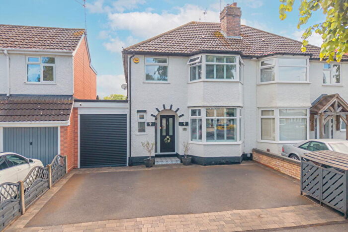 3 Bedroom Semi Detached House For Sale In Stanway Road, Shirley, Solihull, B90