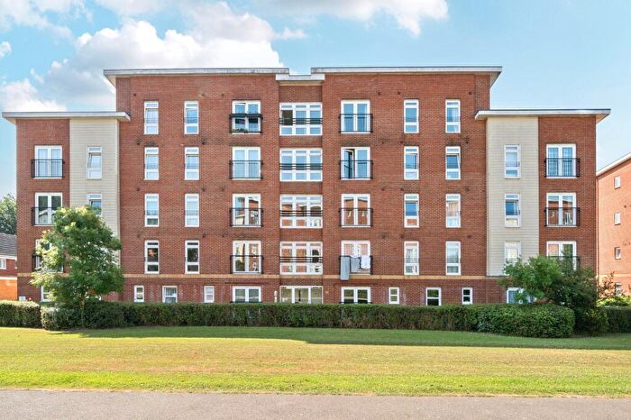 2 Bedroom Flat For Sale In Little Hackets, Havant, Hampshire, PO9
