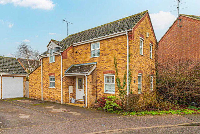 3 Bedroom Detached House For Sale In Laburnum Way, Rayleigh, SS6