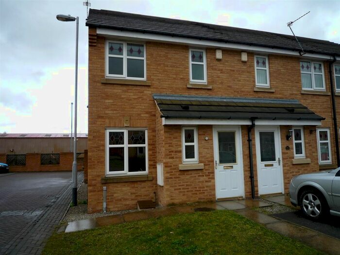 2 Bedroom Semi-Detached House To Rent In Hoctun Close, Castleford, WF10