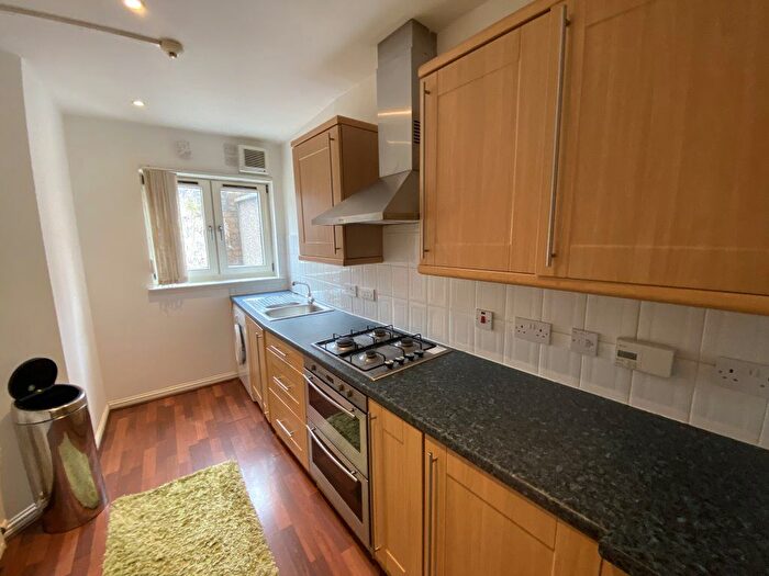 4 Bedroom Semi Detached House To Rent In Lawson Place, Dundee, DD3