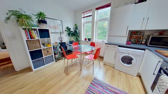 2 Bedroom Flat To Rent In Morris Lane (Flat ), Kirkstall, Leeds, LS5