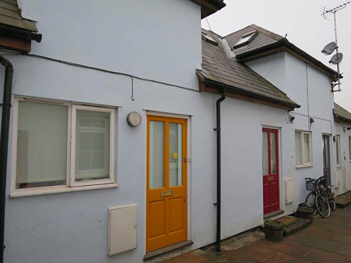 2 Bedroom Flat To Rent In Cowley Road, OX4