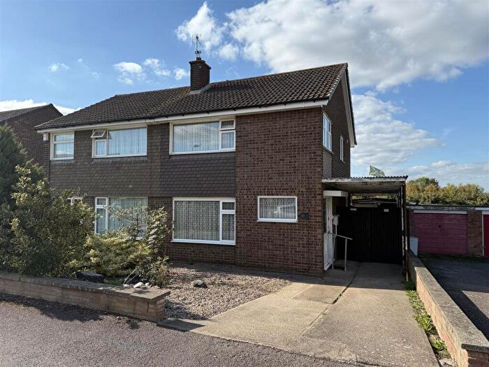 3 Bedroom Semi-Detached House For Sale In Fontwell Drive, Glen Parva, LE2