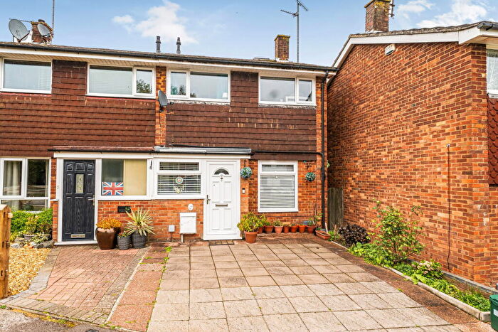 3 Bedroom Semi Detached House For Sale In Stukeley Road Basingstoke, RG21
