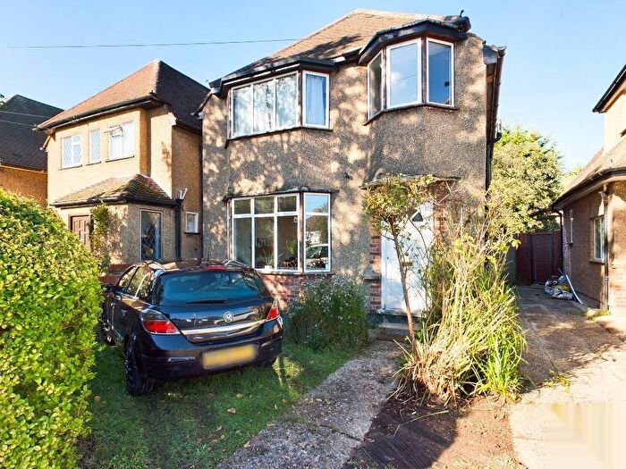 3 Bedroom Detached House To Rent In The Fairway, Ruislip, HA4