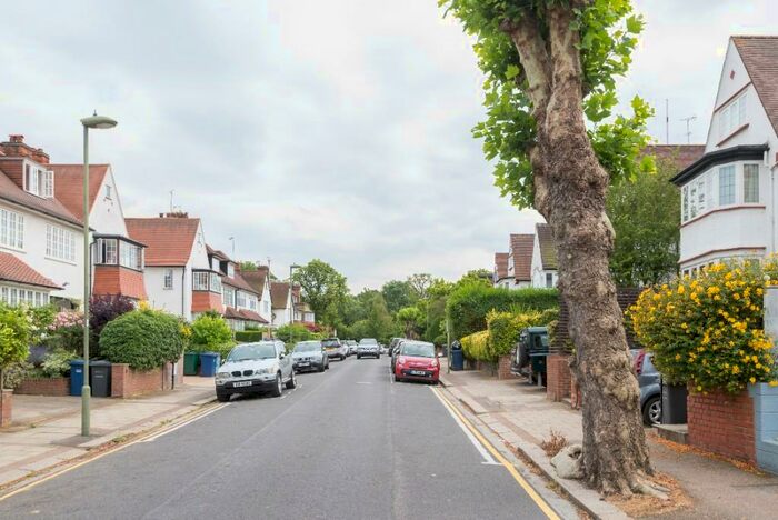 5 Bedroom Semi-Detached House To Rent In West Heath Drive, London, NW11