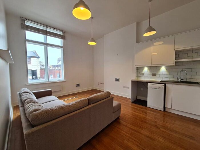2 Bedroom Apartment To Rent In Commercial Road, London, E1