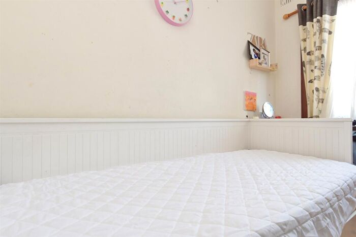 3 Bedroom End Of Terrace House For Sale In Buller Road, Thornton Heath, Surrey, CR7