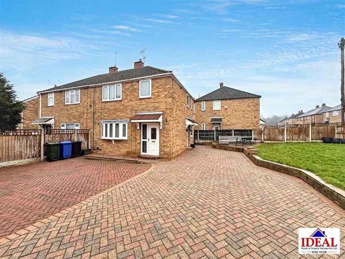 3 Bedroom Semi Detached House For Sale In Shakespeare Avenue, Campsall, Doncaster, DN6