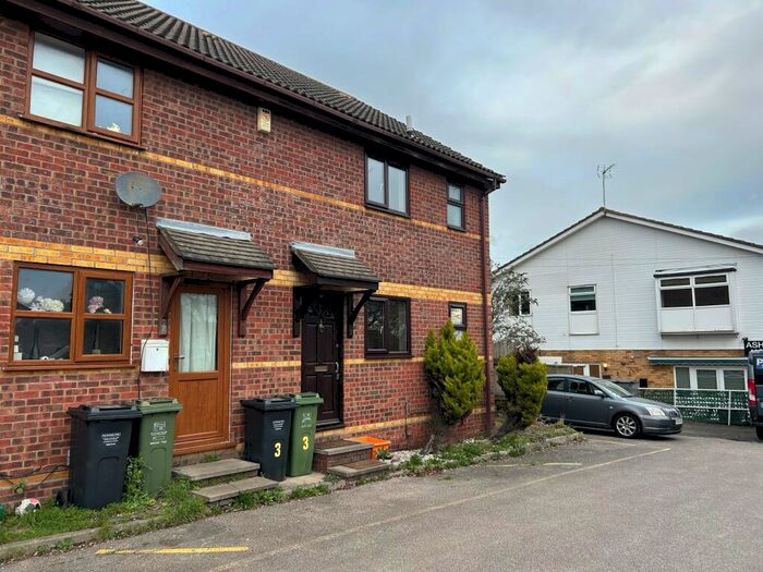 1 Bedroom Property To Rent In Water Meadows, Pitsea, SS16