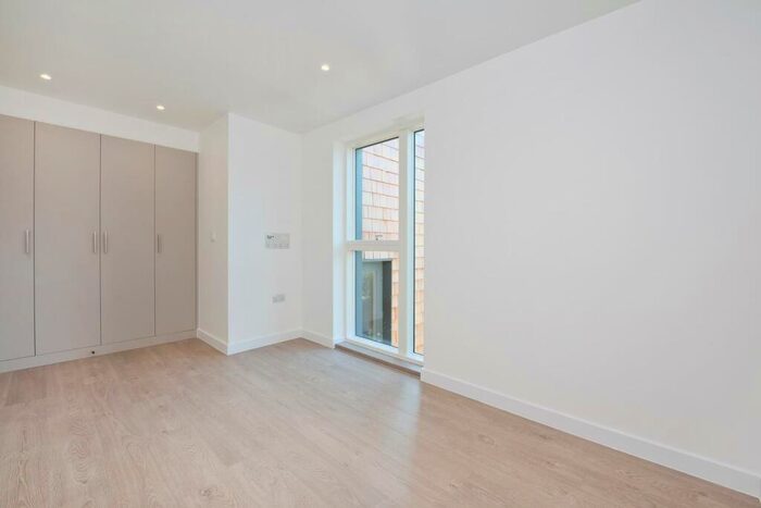 2 Bedroom Apartment To Rent In Churchwood Gardens, London, SE23