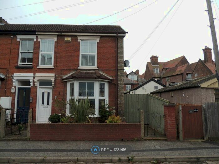3 Bedroom Semi-Detached House To Rent In Highfield Road, Felixstowe IP11