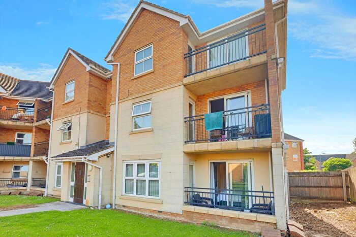 2 Bedroom Flat For Sale In Fir Court, Basildon, SS15
