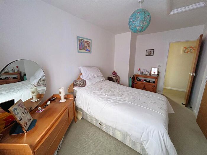 1 Bedroom Apartment For Sale In Chardsmead Court, Bridport, Dorset, DT6