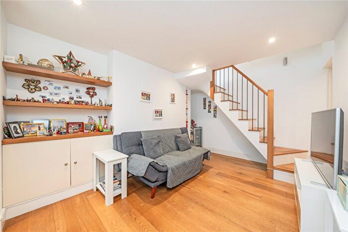 1 Bedroom Flat To Rent In Chepstow Villas, London, W11