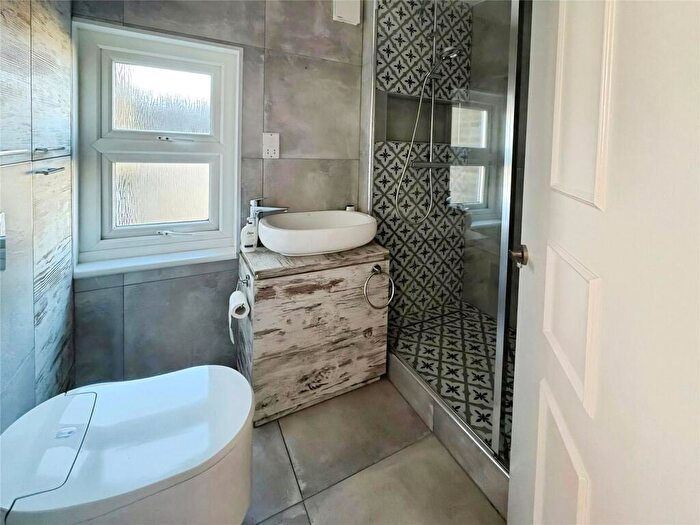 1 Bedroom Flat For Sale In Clyde Road, Wallington, SM6