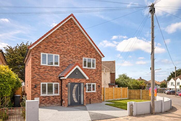 3 Bedroom Detached House For Sale In Westover Gardens, Broadstairs, Kent, CT10