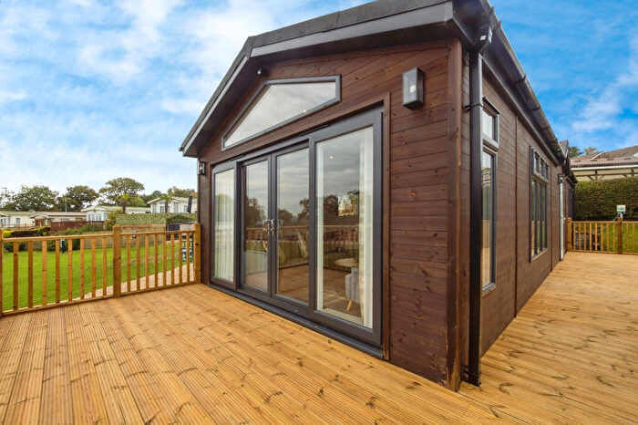 2 Bedroom Park Home For Sale In Springfield Retreat, EX6