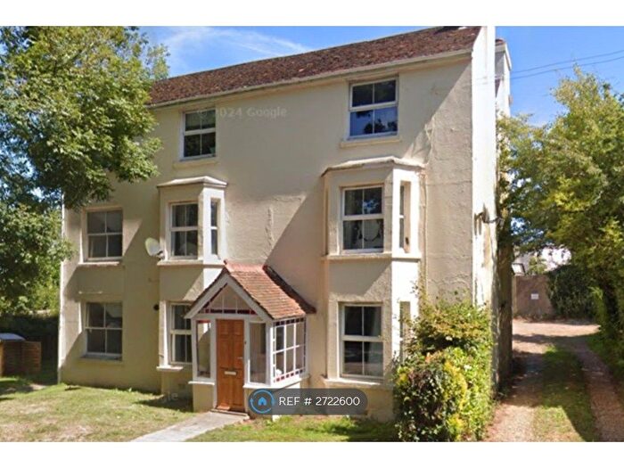 2 Bedroom Flat To Rent In High House, Battle, TN33