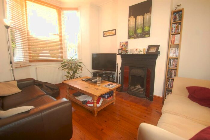 1 Bedroom Flat To Rent In South Park Road, London, SW19