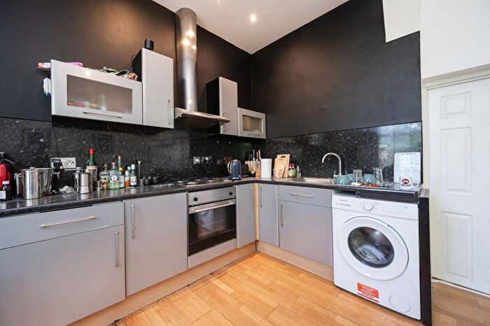 1 Bedroom Flat To Rent In Roman Road, Bow, London, E3