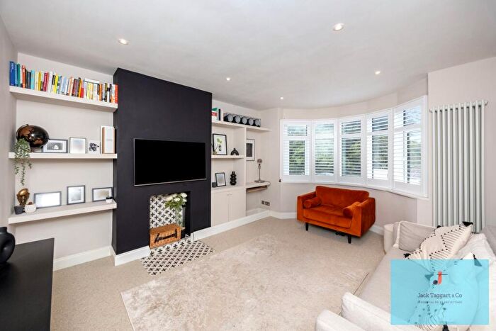 3 Bedroom Semi-Detached House For Sale In Hangleton Road, Hove, BN3